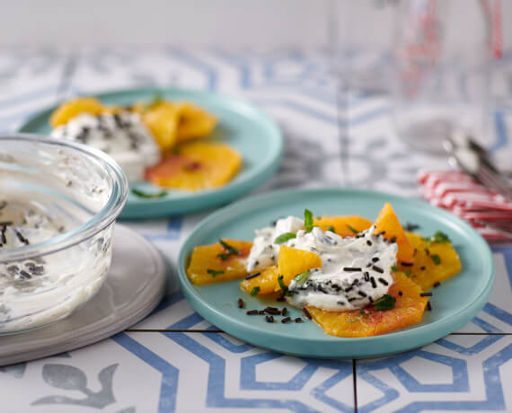 Stracciatella-Creme mit Orangensalat