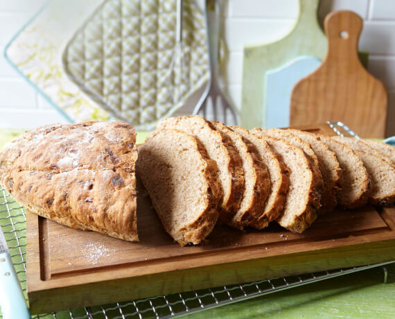 Brotstangen mit Lauch, Birnen und Pekannüssen