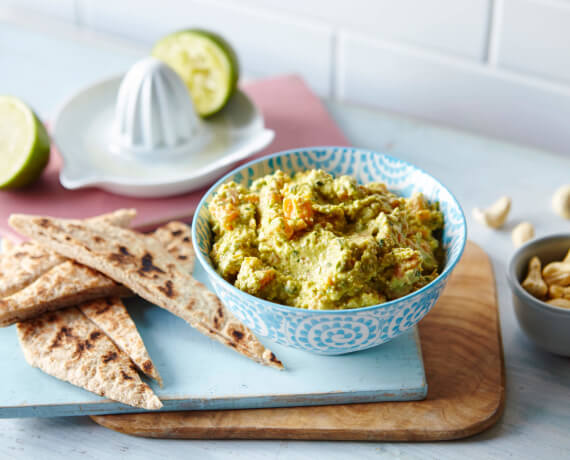 Kichererbsen-Karotten-Dip mit Cashewkernen