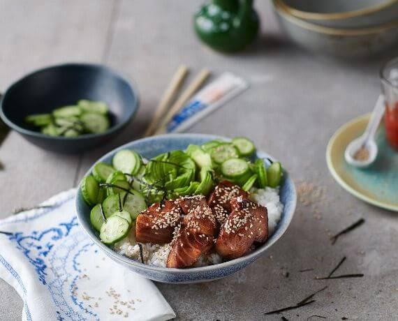 Sushi Buddha Bowl mit Teriyaki-Lachs