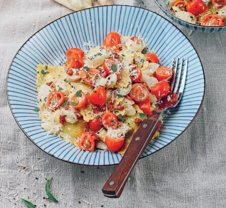 Pasta mit Spargel, Speck-Sahne-Sauce und Parmesan