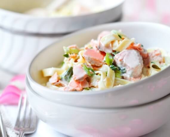 Tagliatelle in Weißwein-Sauce mit Lachs