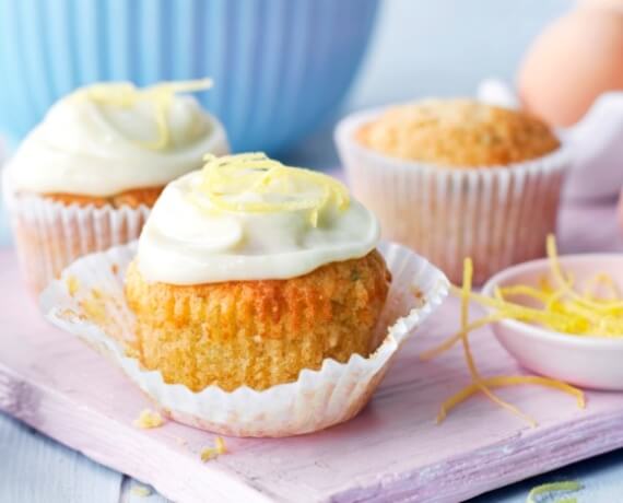 Haselnuss-Zucchini-Cupcakes mit Zitronencreme