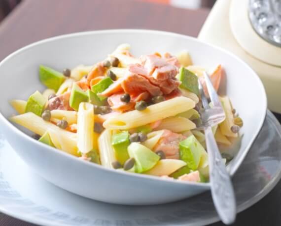 Penne mit Lachs und Avocado