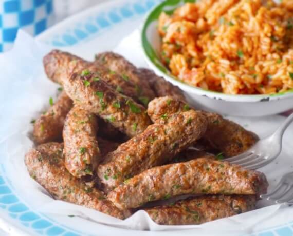 Cevapcici mit Tomatenreis