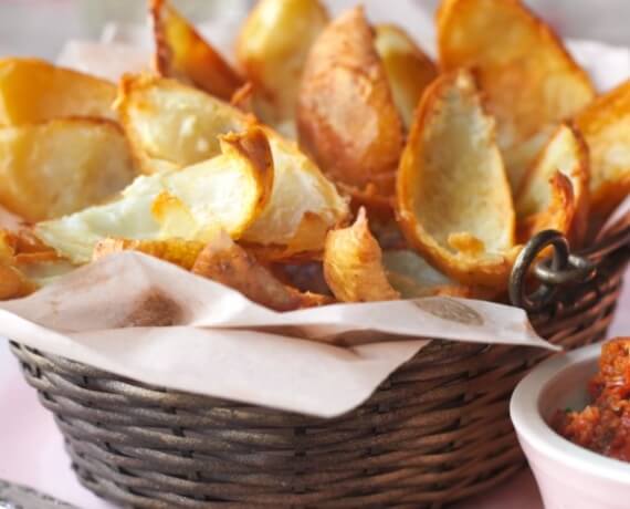Potato skins mit Mandel-Paprika-Dip
