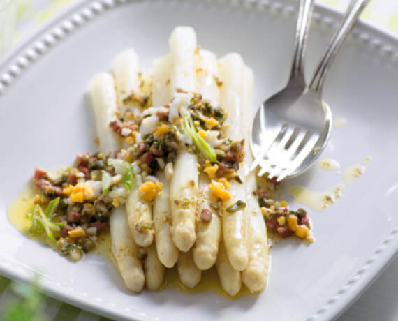 Spargel mit Schinken-Ei-Stippe