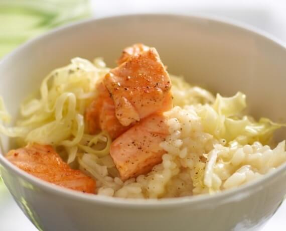 Risotto mit Zitronen-Weißkohl und Lachs