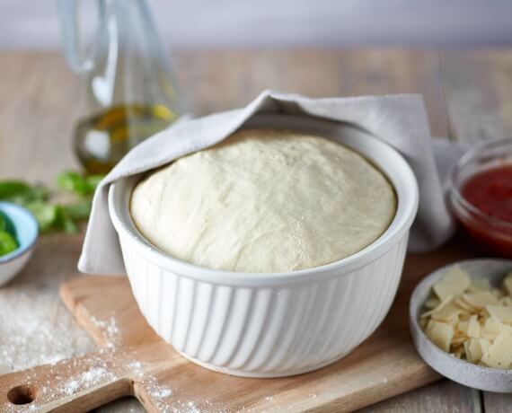ᐉ Hefeteig Pizzateig Grundrezept - koche.eu