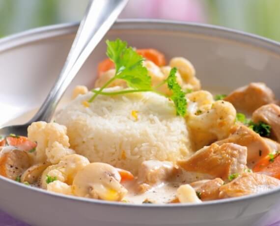 ᐉ Hähnchen mit Champignons in Rahmsauce auf Reis - koche.eu