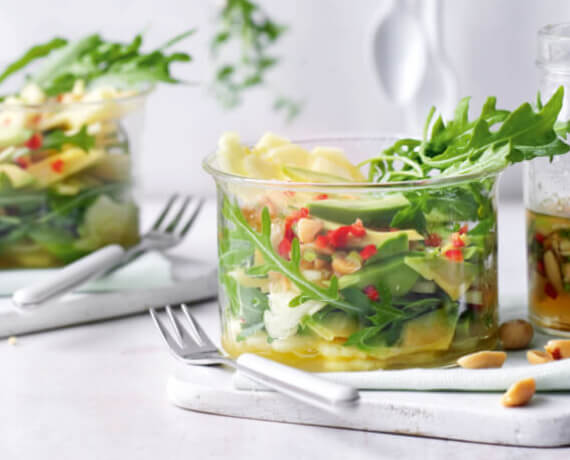 Avocado-Ananas-Salat mit Erdnussdressing