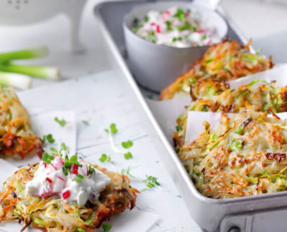 Weißkohl-Reibekuchen mit Radieschen-Kresse-Dip