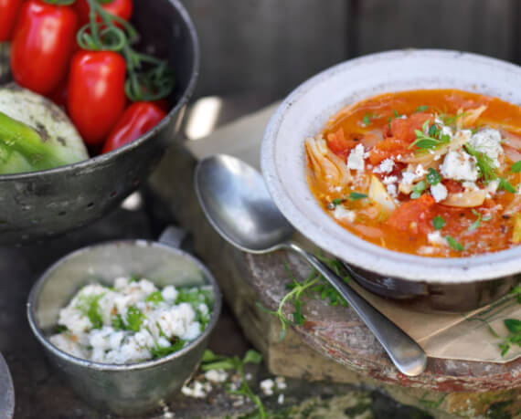 Tomaten-Fenchel-Suppe mit Feta-Topping