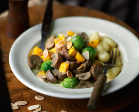 Gnocchi mit Pilz-Rosenkohl-Gemüse