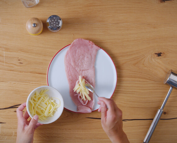 Dies ist Schritt Nr. 1 der Anleitung, wie man das Rezept Klassisches Cordon Bleu zubereitet.