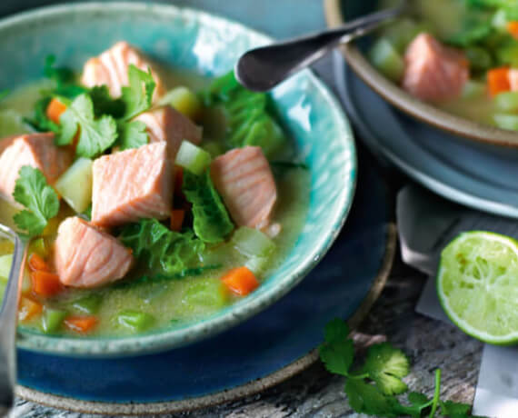 Wirsing-Kartoffel-Suppe mit Lachs