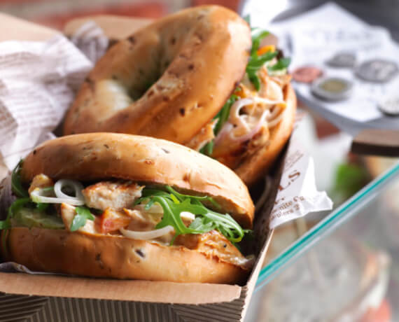 Bagels mit Geflügelsalat