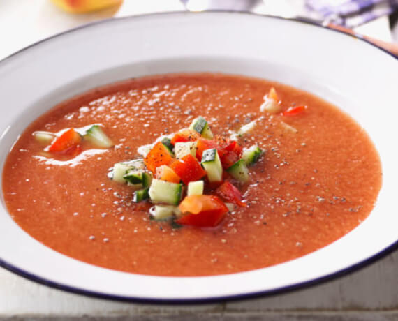 Gazpacho mit gegrilltem Pfirsich