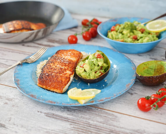 Lachs mit Avocadosalsa und Basmatireis