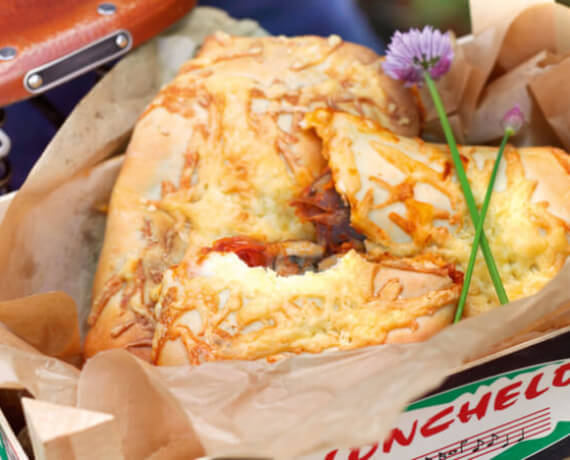 Calzone Mit Schinken Salami Und Champignons - Rezepte Suchen