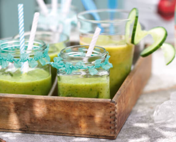 Grüner Smoothie mit Pfirsich