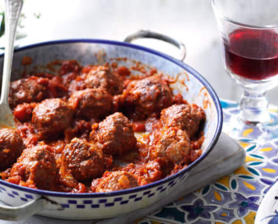 Hackbällchen in Tomaten-Wein-Sauce