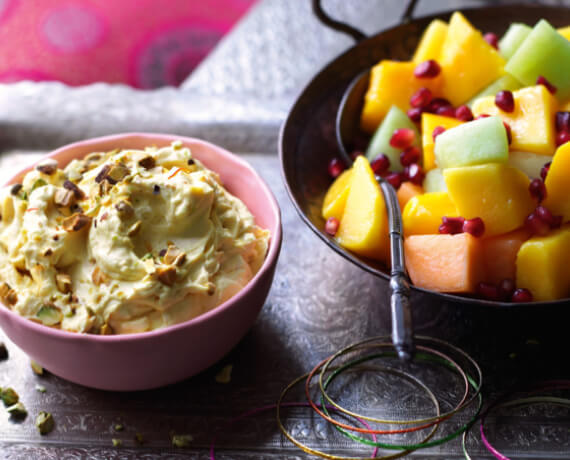 Obstsalat mit Kurkumaquark