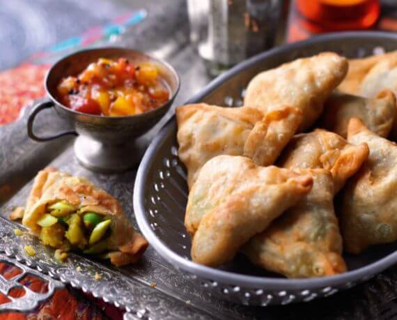 Samosas mit Kartoffel-Erbsen-Füllung