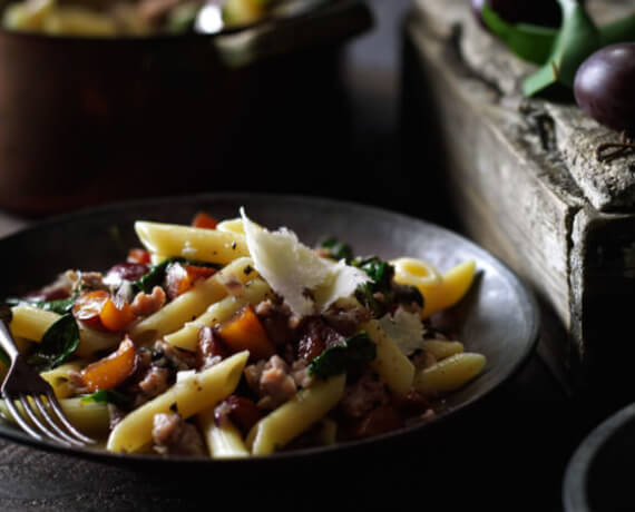 Penne in Spinat-Sauce mit Pflaumen