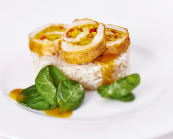 Curry-Puteninvoltini mit Kokos-Spinat