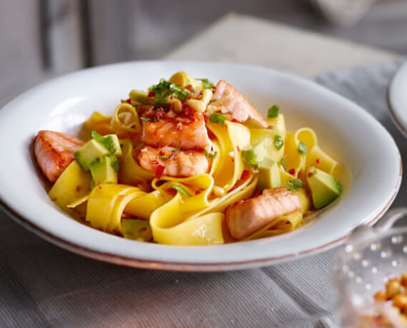 Pappardelle mit Lachs und Avocado