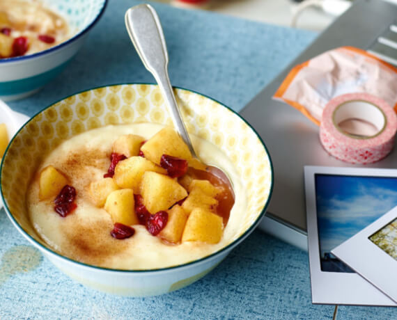 Grießbrei mit Apfel-Cranberry-Kompott