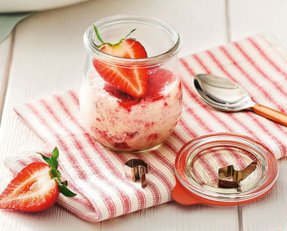 Milchreis-Erdbeer-Eis mit Amaretto