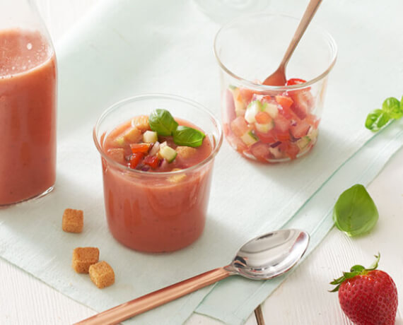 Erdbeer-Gazpacho mit Croûtons