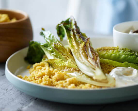 Couscous mit gebratenem Romana und Knoblauch-Creme