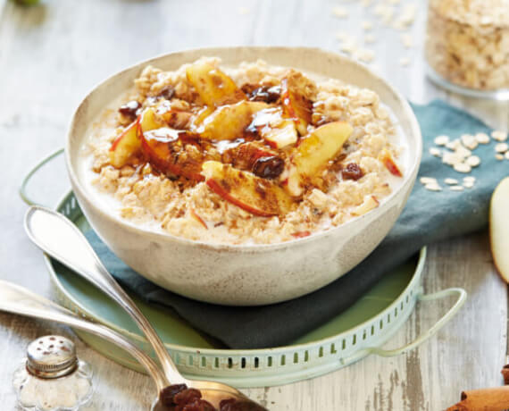 Apfel-Porridge mit Rosinen und Zimt