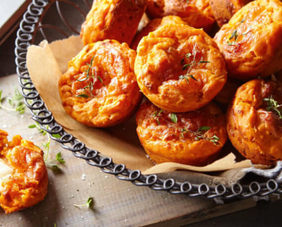 Tomatenmuffins mit Mozzarella