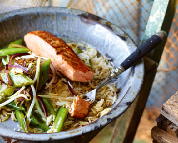 Marinierter Lachs mit Ingwer-Bohnen-Gemüse und Reis