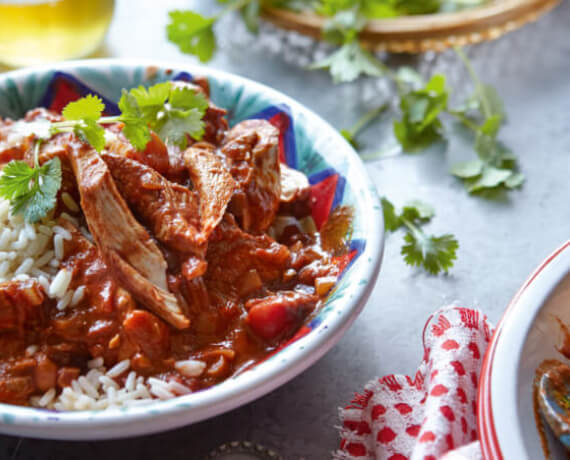 Hähnchenbrust in scharfer Tomatensauce