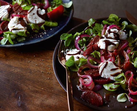 Feldsalat mit Roter Bete und Ziegenkäse