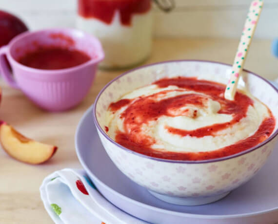 Grießbrei mit Himbeermarmelade