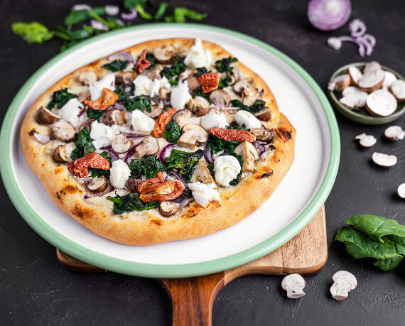 Pizza Bianco mit Champignons und Spinat