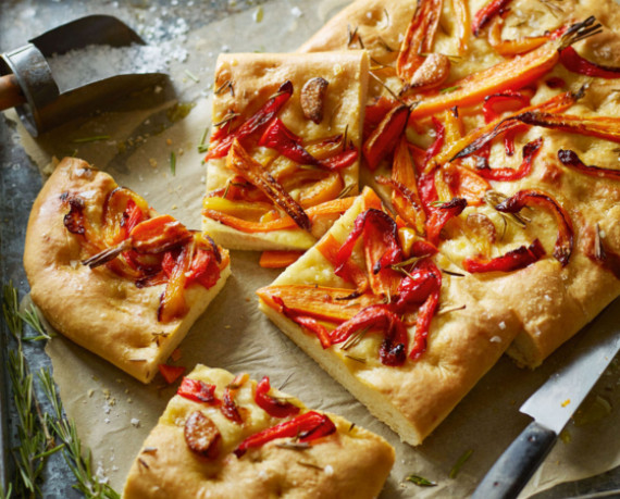 Focaccia mit ofengeröstetem Gemüse