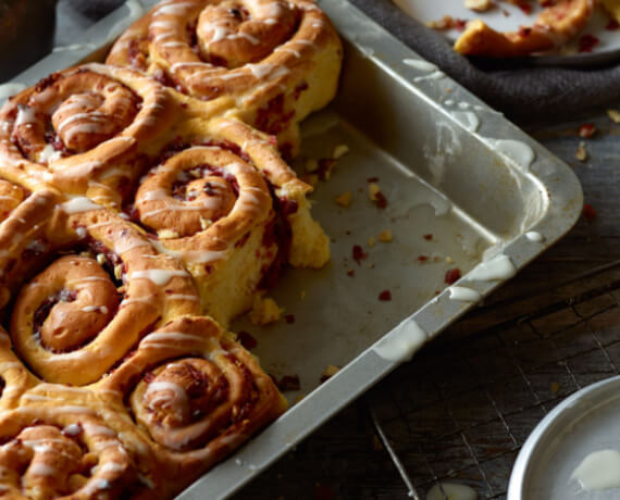 Süßkartoffelschnecken mit Cranberry-Haselnuss-Füllung