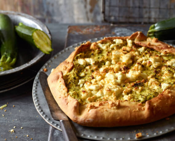 Zucchinipie mit Feta