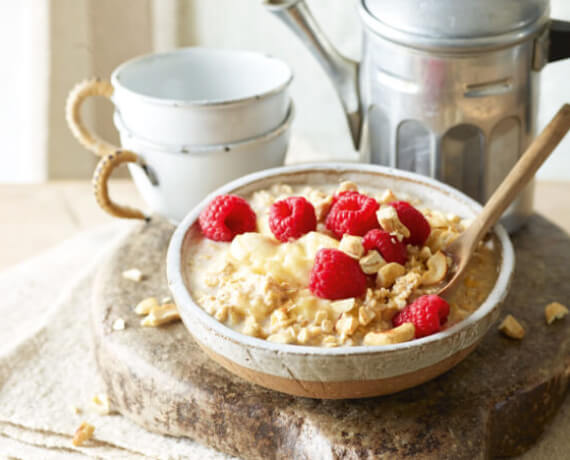 Bananen-Müsli mit Himbeeren