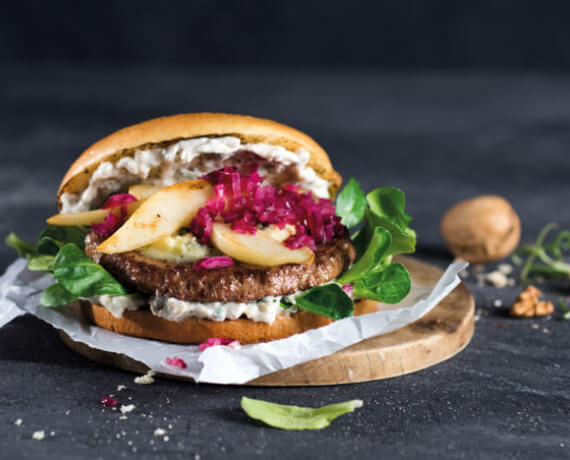 Winterburger mit Birne und karamellisierten Zwiebeln