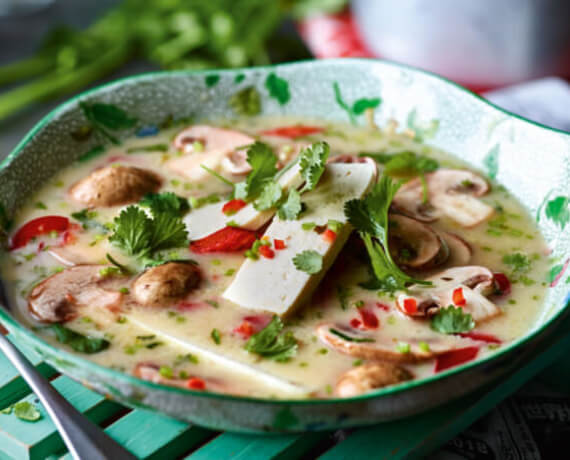 Thailändische Kokossuppe mit Tofu