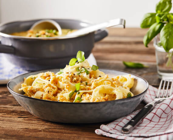 Weiße Bolognese mit Bandnudeln