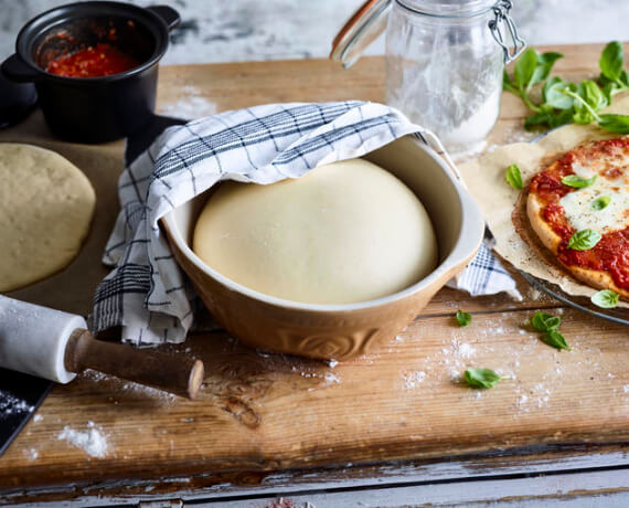 Pizza Margherita – Grundrezept für Teig und Soße